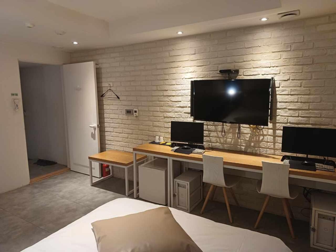 Hotel Yaja Hwajeong Station Kojang Kültér fotó
